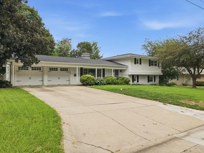 Property at 1203 S 14th Ave W, Newton, IA