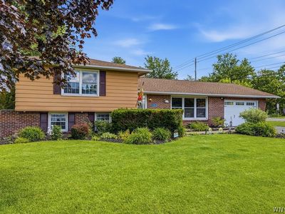 23 Eisenhower Dr