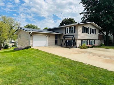 Property at 401 Sunny Lane St, Denver, IA
