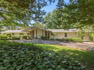 1961 Maple Glen Rd