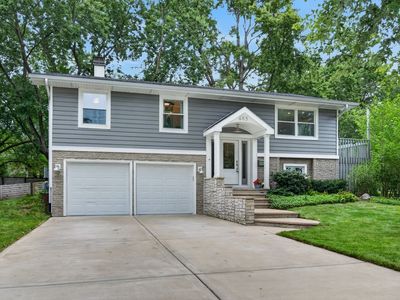 2S465 Barclay Pl
