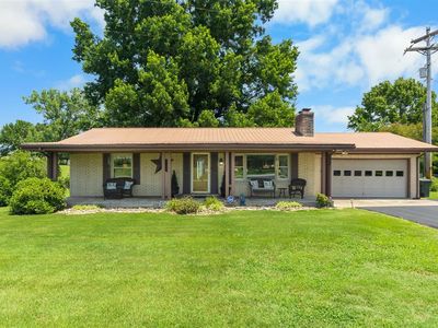 368 E Ln
