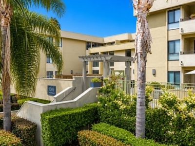 5009 Woodman Ave APT 202