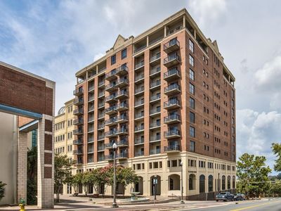 215 W College Ave APT 614