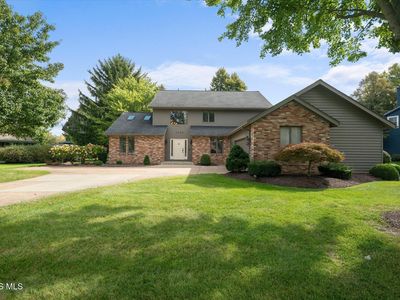 3903 Deerpath Dr
