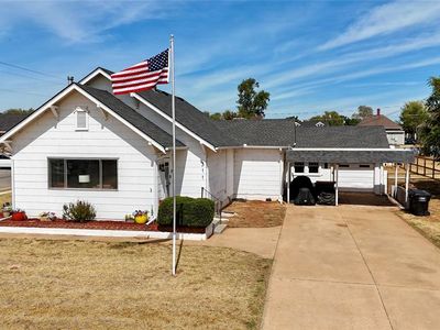 305 E Main St