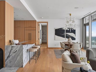 255 Hennepin Ave #3304