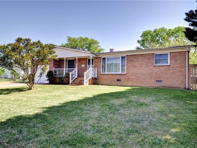 14 Astor Dr