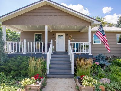 153 Leslie Ave