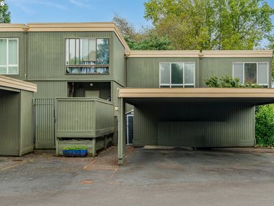 1653 NW Midlake Ln