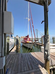 200 WINDWARD PASSAGE #28F