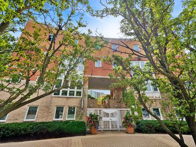 1889 Maple Ave Unit E2