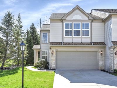 Property at 1370 N Yorkshire Dr, Broadview Heights, OH