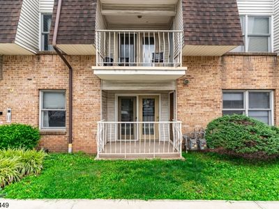 100 W Grand St