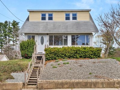 49 Crane Ave