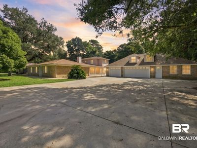 9092 Woodland Dr
