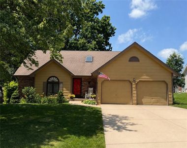 Property at 3710 NE Stanton St, Lees Summit, MO