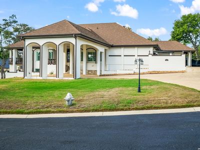 5 DAVENTRY LN