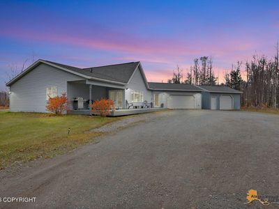 1561 N Tulip Cir