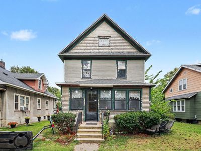 909 Clinton Ave