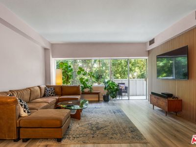 7135 Hollywood Blvd APT 204