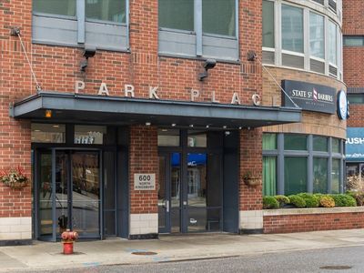 600 N Kingsbury St APT 1614