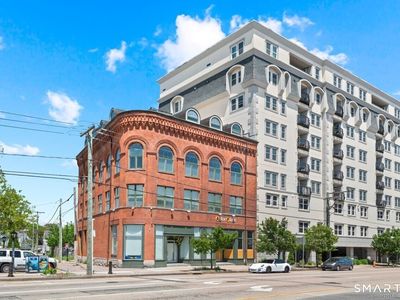 461 Bank Street #402