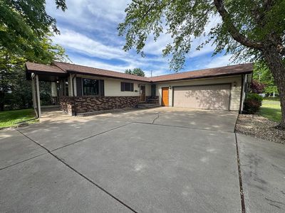 945 Sunset Dr