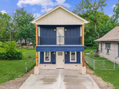 1305 W Lillian St