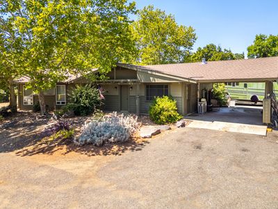 1664 Victor Ave