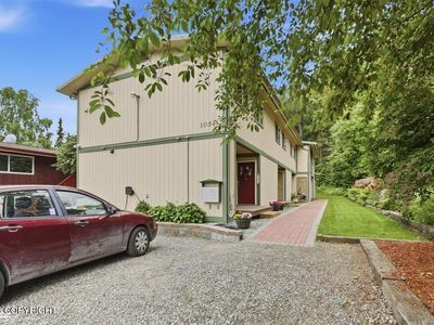1054 W 20th Ave