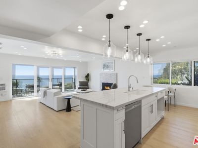 2442 S Coast Hwy APT 3