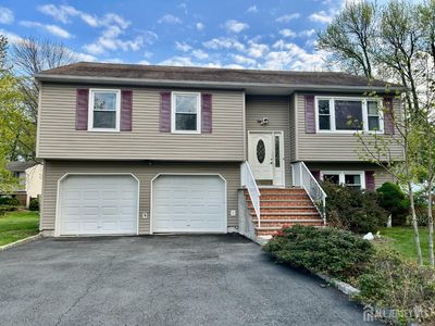6 Sussex Ct