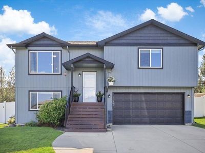 17205 N Dakota Ln