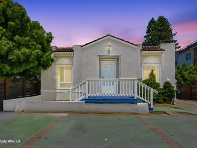 664 N El Camino Real