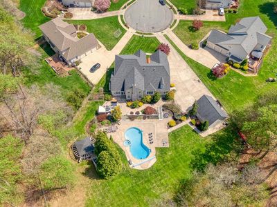 1216 Bluebird Ct W
