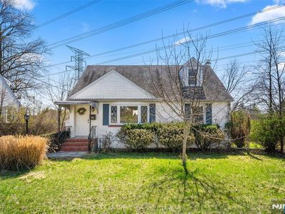 Property at 136 Catherine Ave, Mahwah, NJ