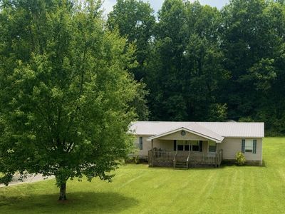Property at 1005 Briarwood Dr, Charlotte, TN