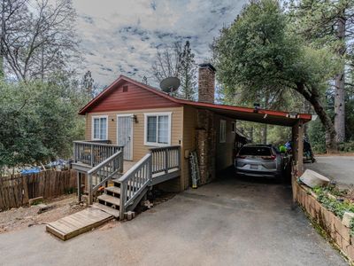 329 Pinecone Ln