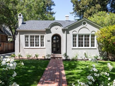 360 Stanford Ave