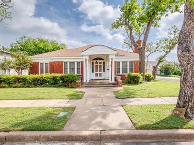 Property at 615 W Liveoak St, Coleman, TX
