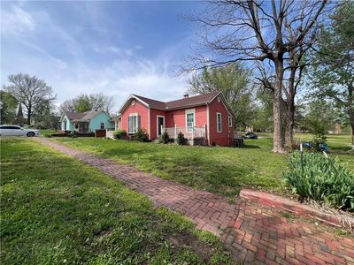 Property at 2008 Main St, Lexington, MO