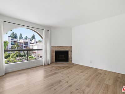 21650 Burbank Blvd Unit 315