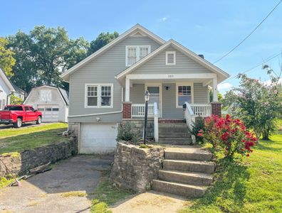 305 E 4th St