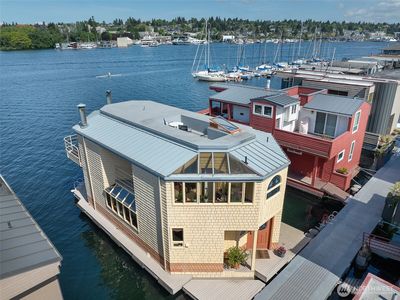10 E Roanoke Street #8