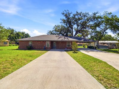 Property at 908 N MANSFIELD ST, Pleasanton, TX