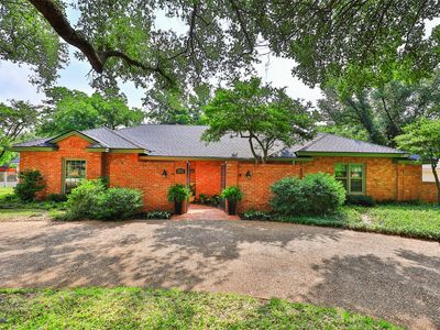 1533 Elmwood Dr