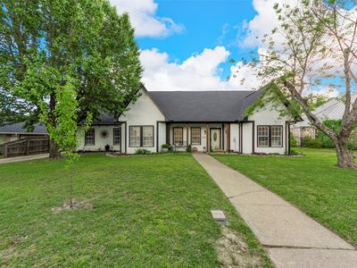 5601 Burgundy Dr