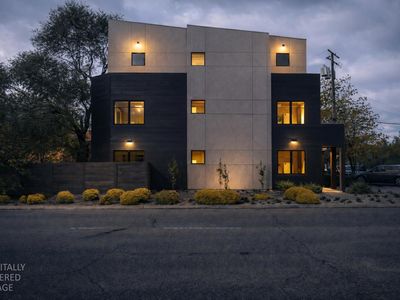2730 Victorian Aly