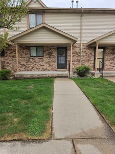 Property at 25943 New Forest Ct, Chesterfield, MI